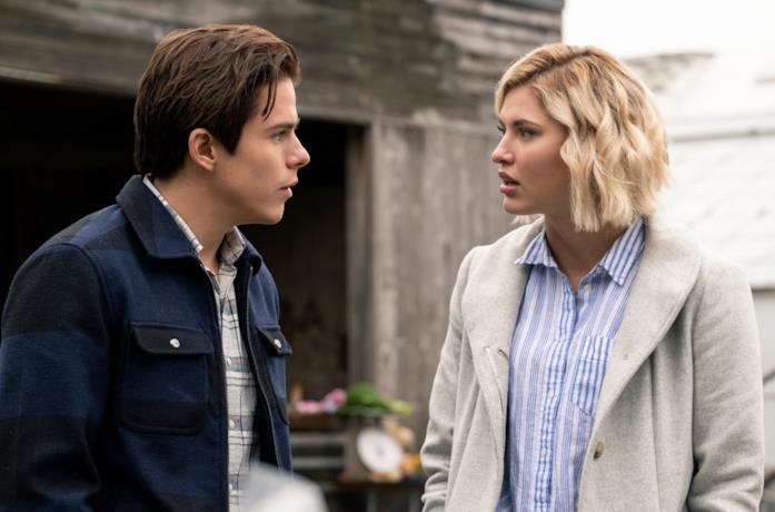 Alyssa e Jack si guardano perplessi