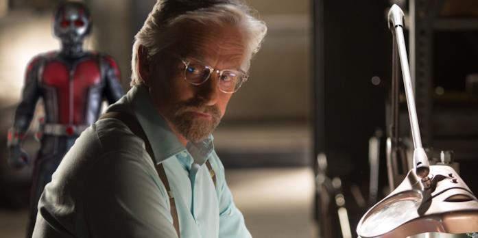 Michael Douglas è il dottor Hank Pym Michael Douglas è il dottor Hank Pym in una sequenza di Ant-Man