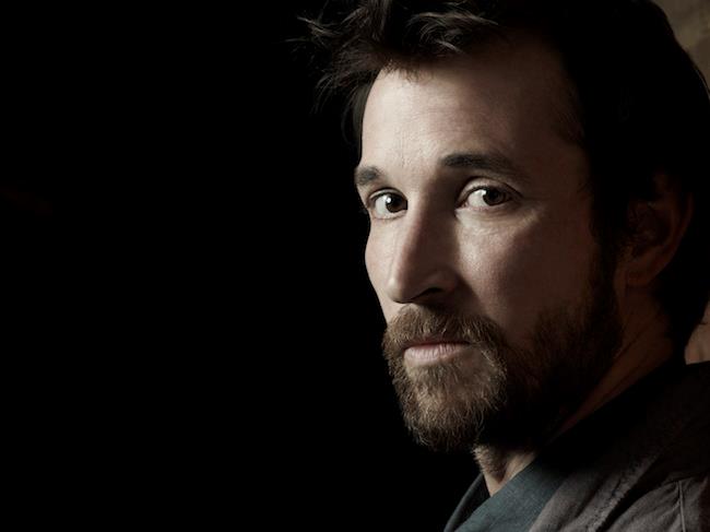 Il protagonista di Falling Skies Noah Wyle Noah Wyle è uno dei protagonisti di Falling Skies
