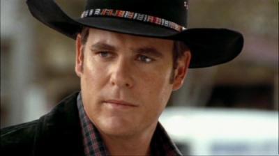 Aaron Jeffery, Alex in Le Sorelle McLeod Alex e il suo inseparabile cappello da cowboy