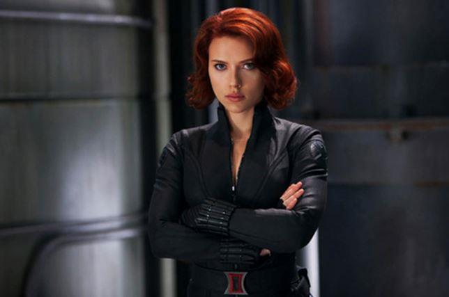 Un primo piano di Scarlett Johansson nei panni di Black Widow