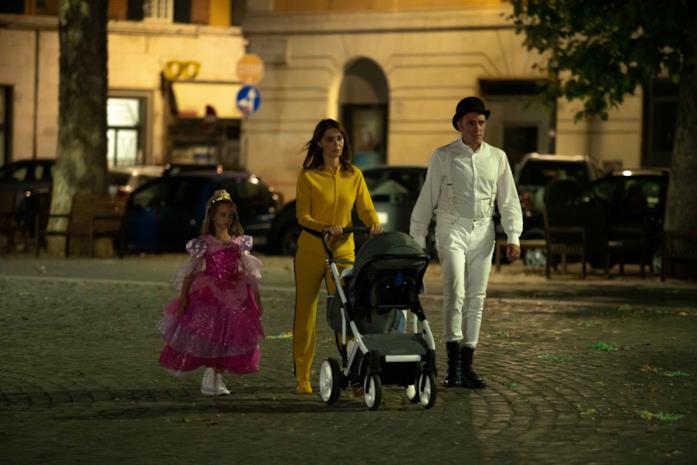 Valerio Mastandrea e Paola Cortellesi in una scena del film Figli