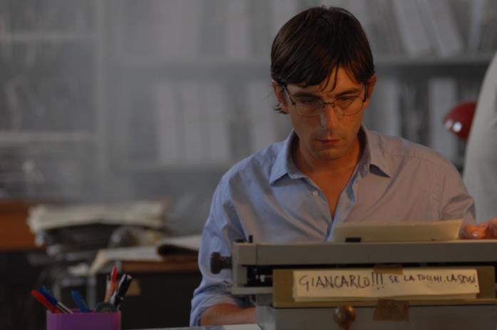 Fortapàsc, Marco Risi racconta la storia del giornalista Giancarlo Siani Libero De Rienzo in una scena di Fortapàsc