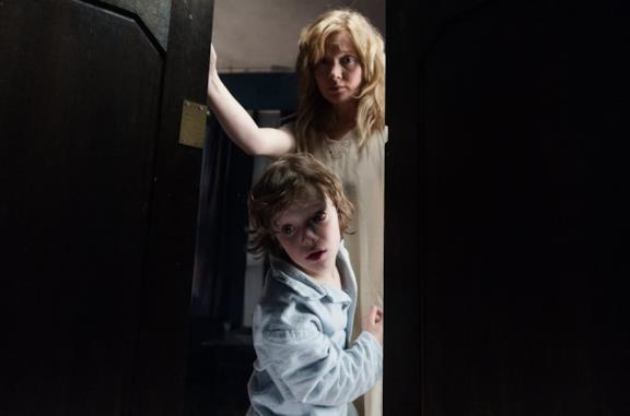 Madre e figlio terrorizzati dal Babadook