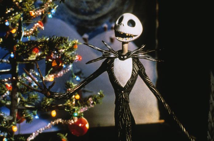 Jack Skeletron ammira l'albero di Natale in The Nightmare Before Christmas