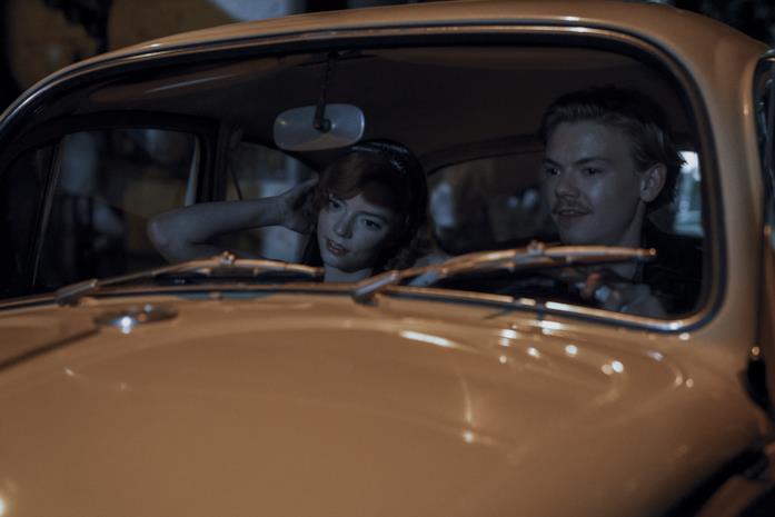 Thomas Brodie-Sangster Beth e Benny in auto