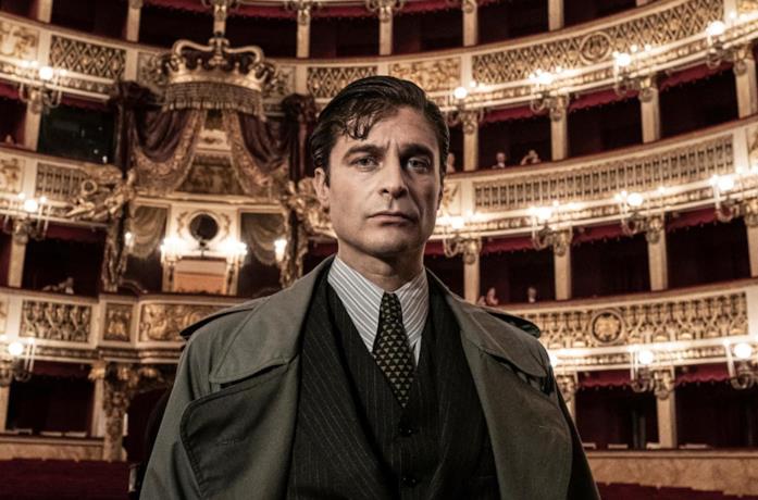 Lino Guanciale è il commissario Ricciardi nella serie TV RAI