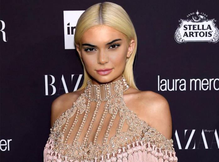 Kylie Jenner - la star più pagata del 2020 per Forbes Kylie Jenner - la star più pagata del 2020