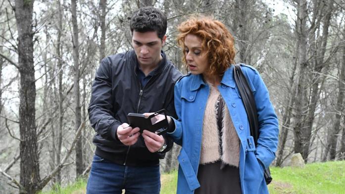 Imma Tataranni - Sostituto procuratore: quello che sappiamo sulla stagione 2 Ippazio e Imma in una scena di Imma Tataranni - Sostituto procuratore
