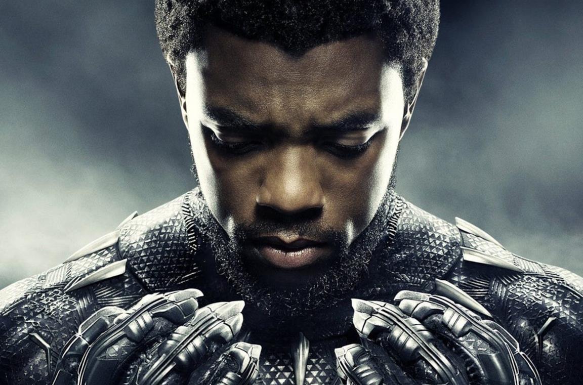 Chadwick Boseman nel film Black Panther