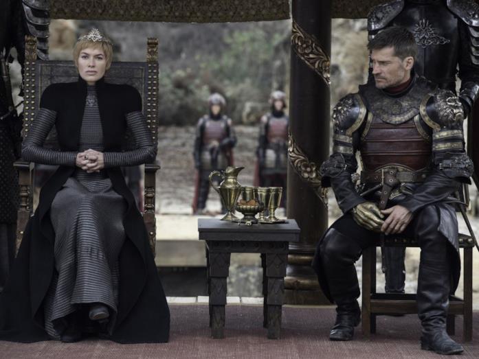 Jaime e Cersei Jaime guarda Cersei preoccupato