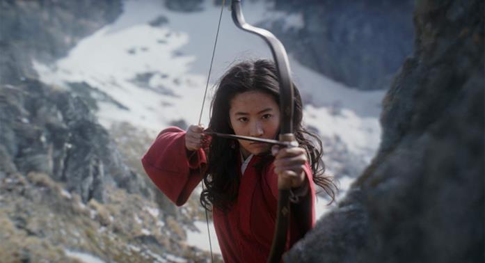 Yifei Liu nel ruolo di Hua Mulan