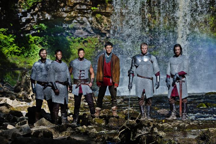 Il cast di Merlin alla Blue Pool Bay Blue Pool Bay