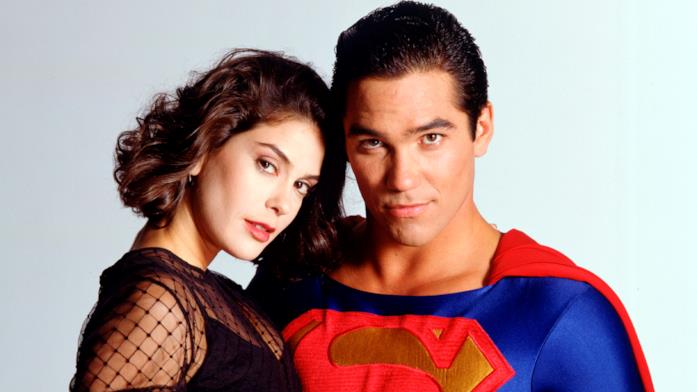 Lois Lane e Superman arrivano agli anni '90 Mezzibusti di Teri Hatcher e Dean Cain nei panni di Lois Lane e Superman