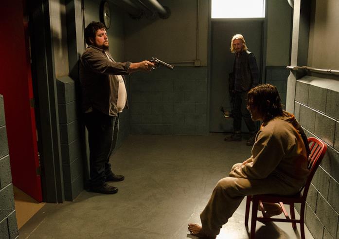 Daryl Dixon mentre è prigioniero dei Salvatori I Salvatori hanno preso in ostaggio Daryl Dixon