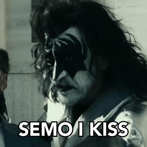 Non ci resta che il crimine Una gif di Non ci resta che il crimine durante la rapina