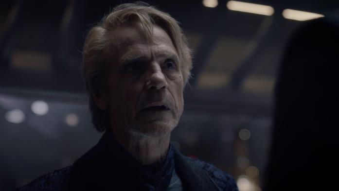 Watchmen: la spiegazione della scena post-credit dell'ottavo episodio Un primo piano di Jeremy Irons nei panni di Ozymandias