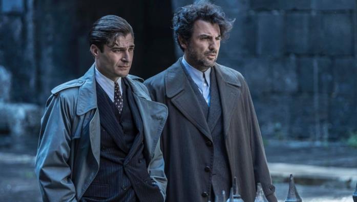 Tutti i personaggi e gli attori de Il Commissario Ricciardi Enrico Ianniello è il Dr. Modo