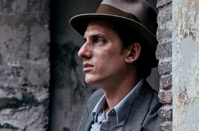 Luca Marinelli in una scena del film