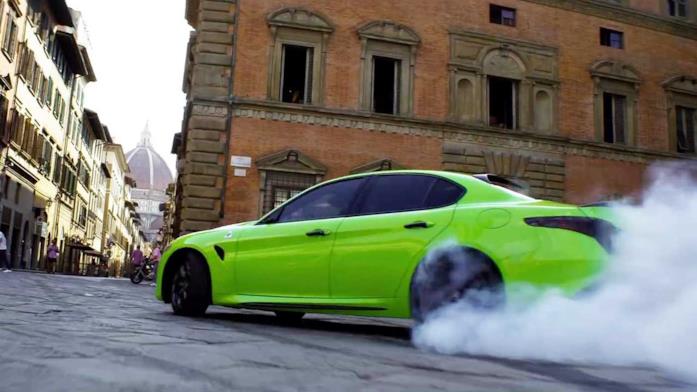 6 Underground, a Firenze un car chase esplosivo Una scena di 6 Underground