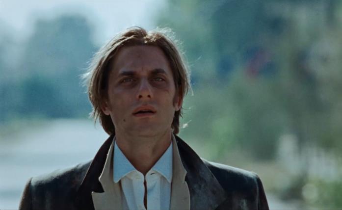 Luca Marinelli in Martin Eden Una scena tratta da Martin Eden