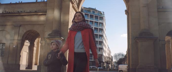 Genitori quasi perfetti, il finale inaspettato del film di Laura Chiossone Nicolò Costa e Anna Foglietta nel finale del film Genitori quasi perfetti