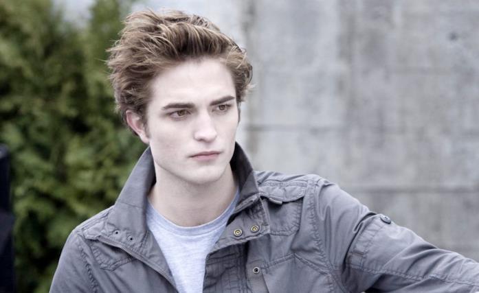 Robert Pattinson in una scena del film Twilight del 2008