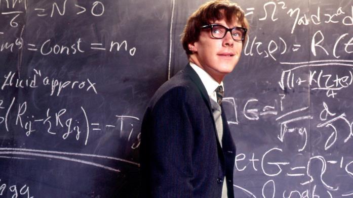 Benedict Cumbertach in Hawking Benedict Cumbertach nelle vesti di Stephen Hawking