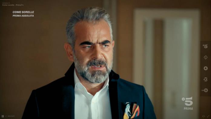 Tekin in Come Sorelle Yurdaer Okur interpreta Tekin in Come sorelle