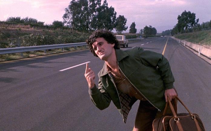 Ricomincio da tre, le frasi del film Massimo Troisi in una scena del film