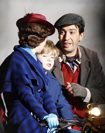 Emily Blunt e Lin-Manuel Miranda sul set di Mary Poppins
