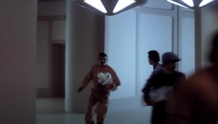 Star Wars, le curiosità di The Mandalorian Willrow Hood con la macchina del gelato