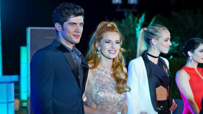 Famous in Love Famous in Love simile a Riverdale