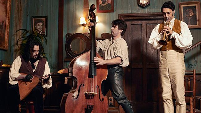 I protagonisti del film What We Do in the Shadows