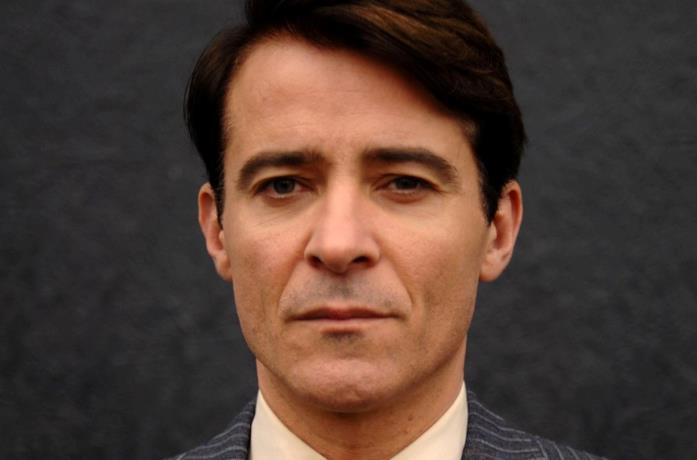 Goran Visnjic in una scena della serie Timeless