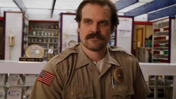 Jim Hopper, lo sceriffo di Stranger Things Primo piano di David Harbour nei panni di Jim Hopper