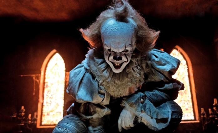 Pennywise in uno scatto di Empire Pennywise sogghigna in uno scatto per Empire Magazine