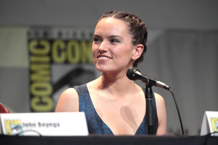 Daisy Ridley durante un'intervista L'attrice Daisy Ridley