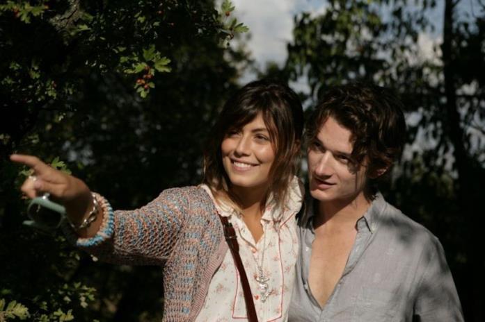 AmeriQua, commedia del 2013 Bobby Kennedy III e Alessandra Mastronardi in una scena del film