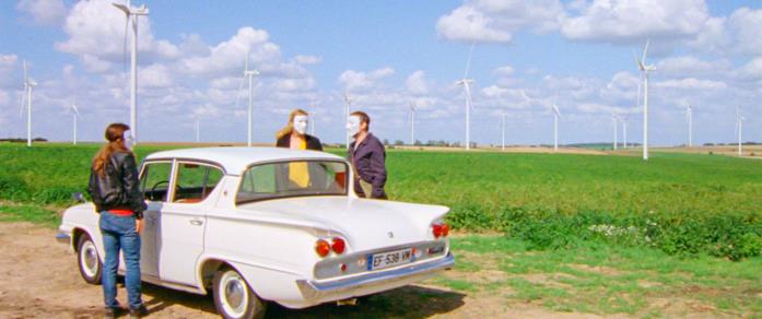 Imprevisti digitali, la commedia ispirata (anche) ai Gilet gialli Blanche Gardin, Denis Podalydès e Corinne Masiero in una scena del film Imprevisti digitali