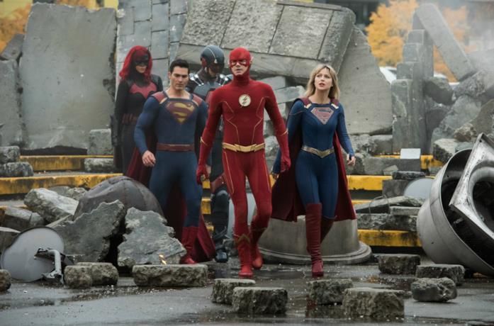 Un'immagine degli eroi di Crisis on Infinite Earths