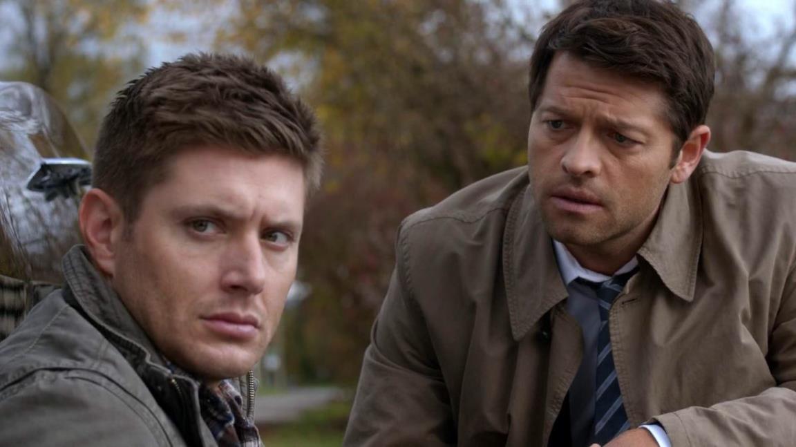 Una scena di Supernatural con Dean e Castiel