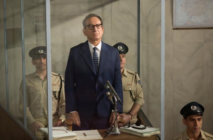 Ben Kingsley è Adolph Eichmann in una scena del film Operation Finale