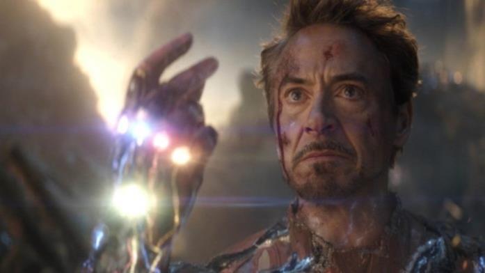 Iron Man a colloquio con la figlia Morgan, ecco perché la scena è stata tagliata Tony Stark sta per schioccare le dita e usare le Gemme dell'Infinito per salvare l'universo in Avengers: Endgame