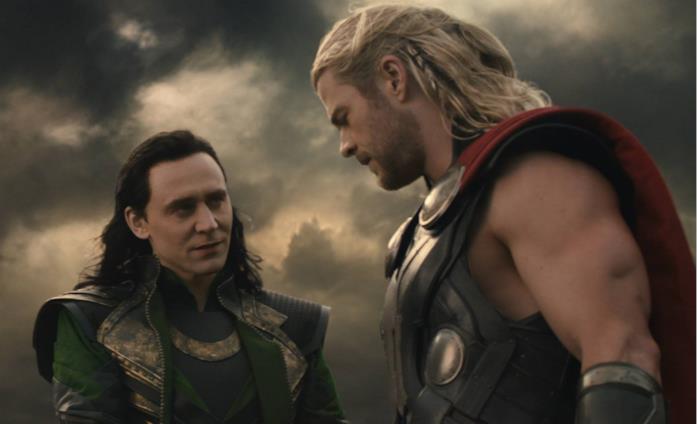Loki si è sacrificato volontariamente in Avengers: Infinity War? La nuova teoria Chris Hemsworth e Tom Hiddleston in Thor: The Dark World