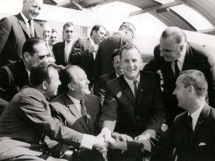 Yuri Gagarin, Edward H. White II e James A. McDivitt Yuri Gagarin con i cosmonauti USA Edward H. White II e James A. McDivitt