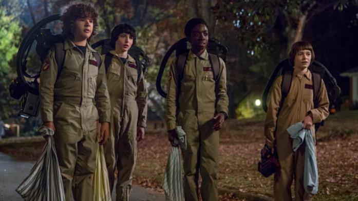 Will Byers in Stranger Things Will Byers con i suoi amici in Stranger Things