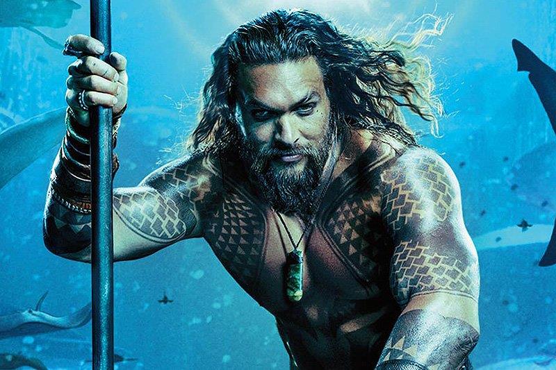 Un'immagine di Jason Momoa nel poster di Aquaman