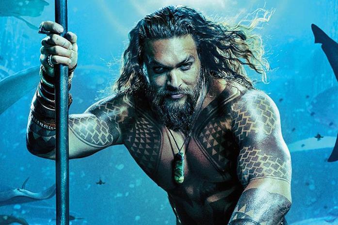 Un'immagine di Jason Momoa nel poster di Aquaman
