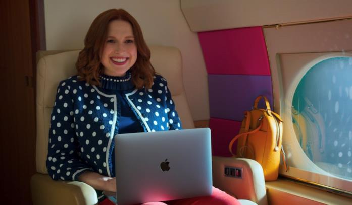 Ellie Kemper è Kimmy in Unbreakable Kimmy Schmidt: Kimmy vs il Reverendo Una scena di Unbreakable Kimmy Schmidt: Kimmy vs il Reverendo